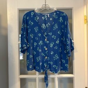 Blue Floral Short Sleeve Dutton Down Tie Front Blouse